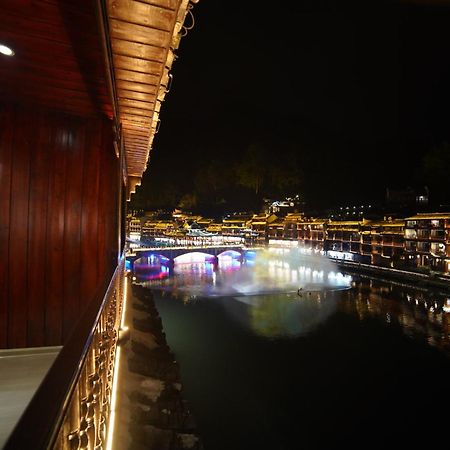 Fenghuang Ancient Town Lazy Cat Riverside Inn Экстерьер фото