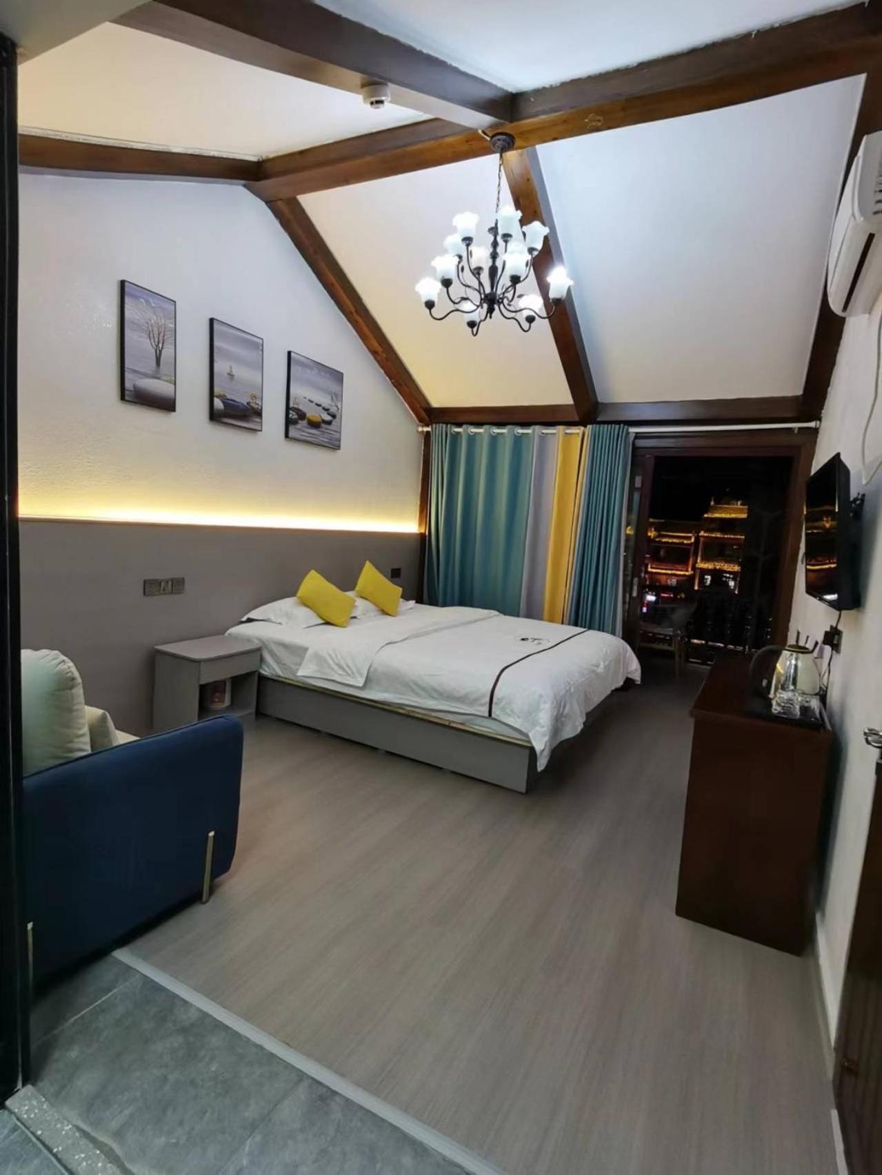 Fenghuang Ancient Town Lazy Cat Riverside Inn Экстерьер фото