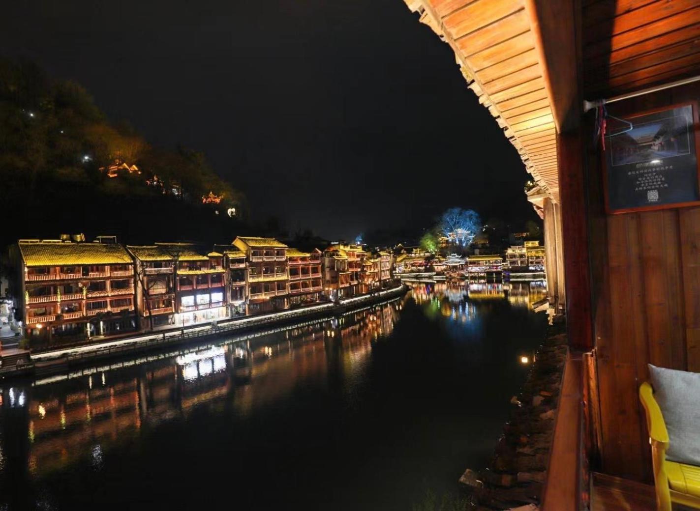 Fenghuang Ancient Town Lazy Cat Riverside Inn Экстерьер фото