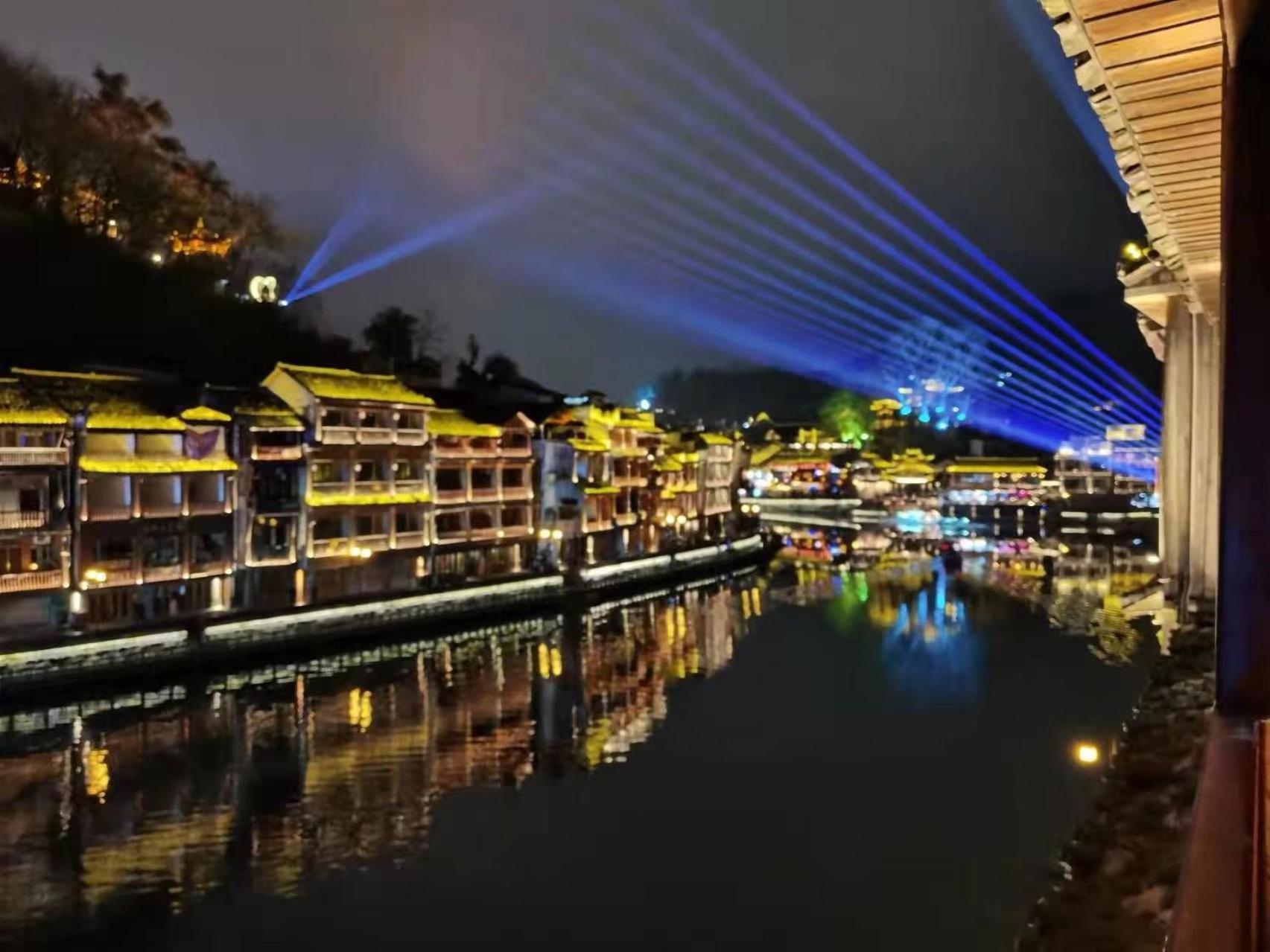 Fenghuang Ancient Town Lazy Cat Riverside Inn Экстерьер фото