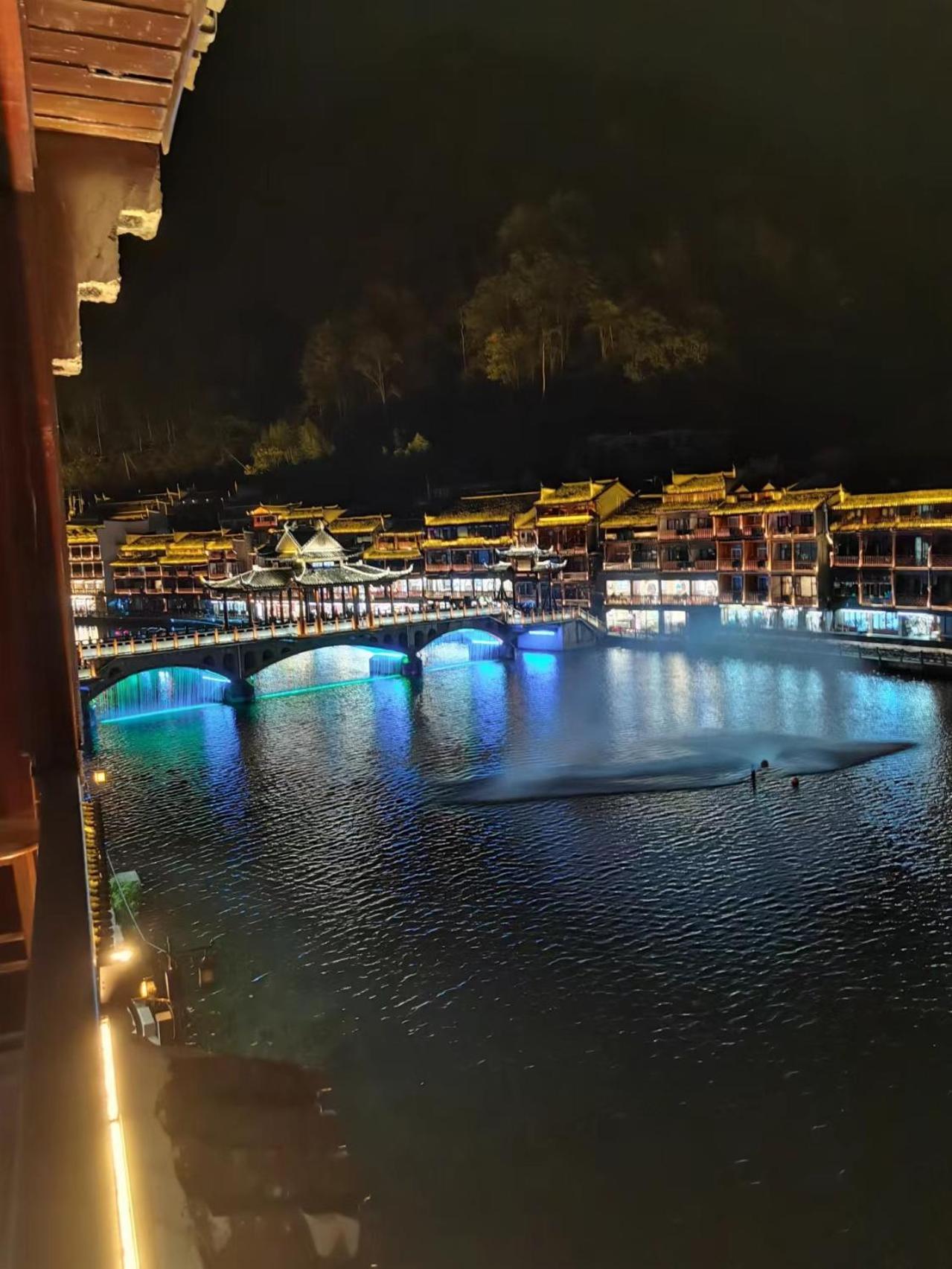Fenghuang Ancient Town Lazy Cat Riverside Inn Экстерьер фото