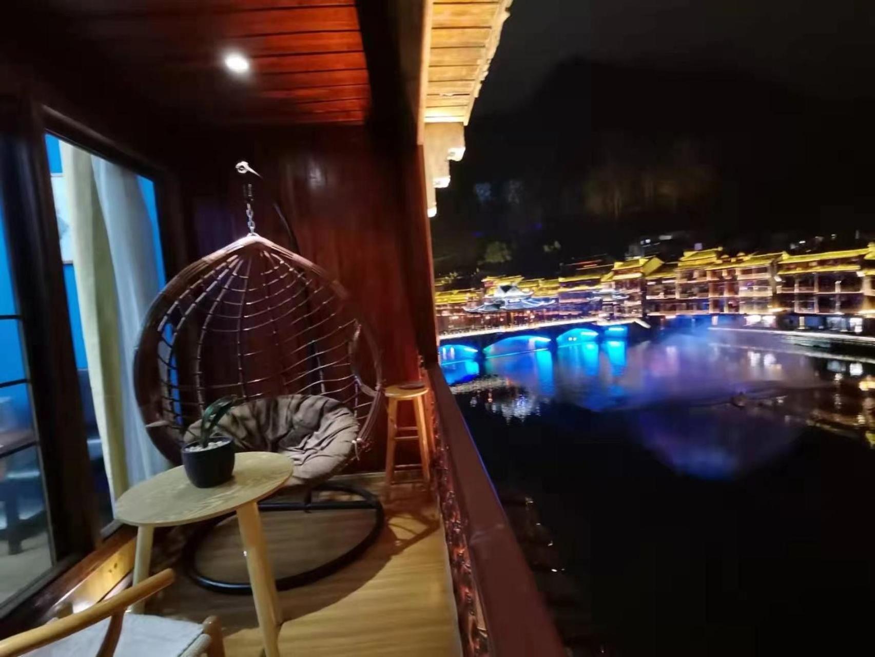 Fenghuang Ancient Town Lazy Cat Riverside Inn Экстерьер фото