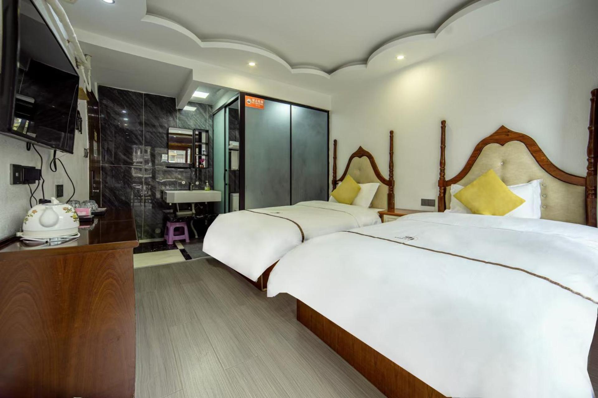 Fenghuang Ancient Town Lazy Cat Riverside Inn Экстерьер фото