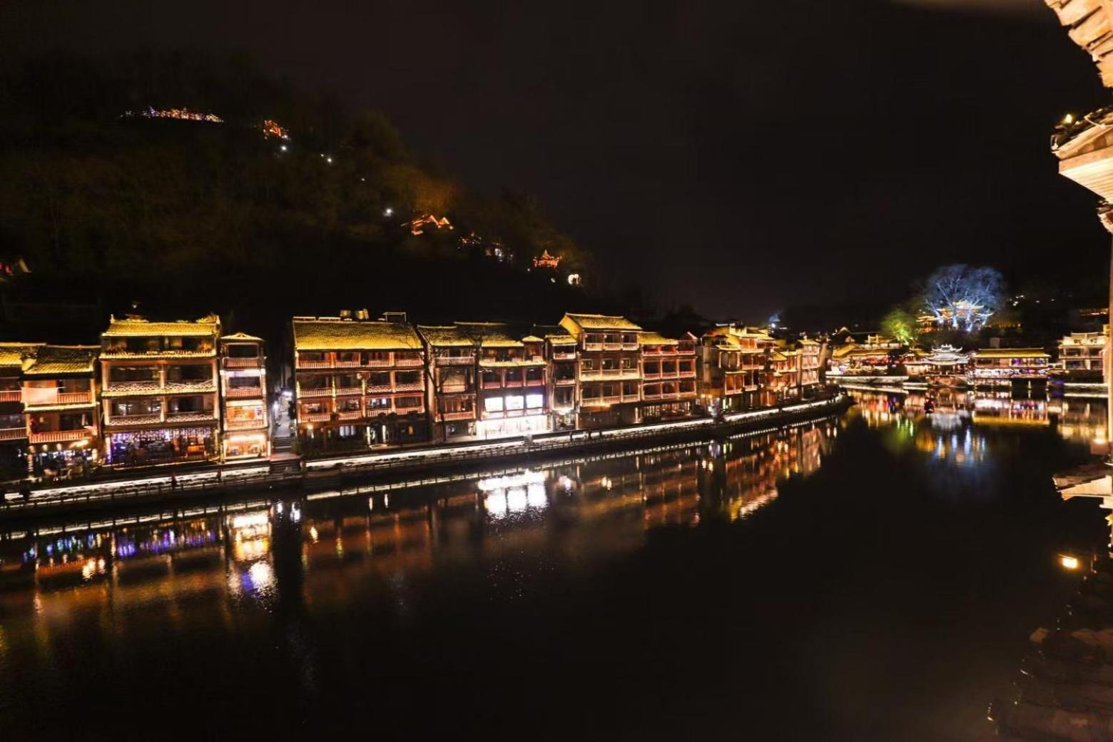 Fenghuang Ancient Town Lazy Cat Riverside Inn Экстерьер фото