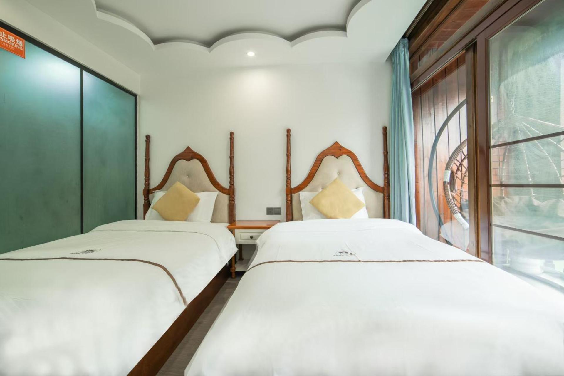 Fenghuang Ancient Town Lazy Cat Riverside Inn Экстерьер фото
