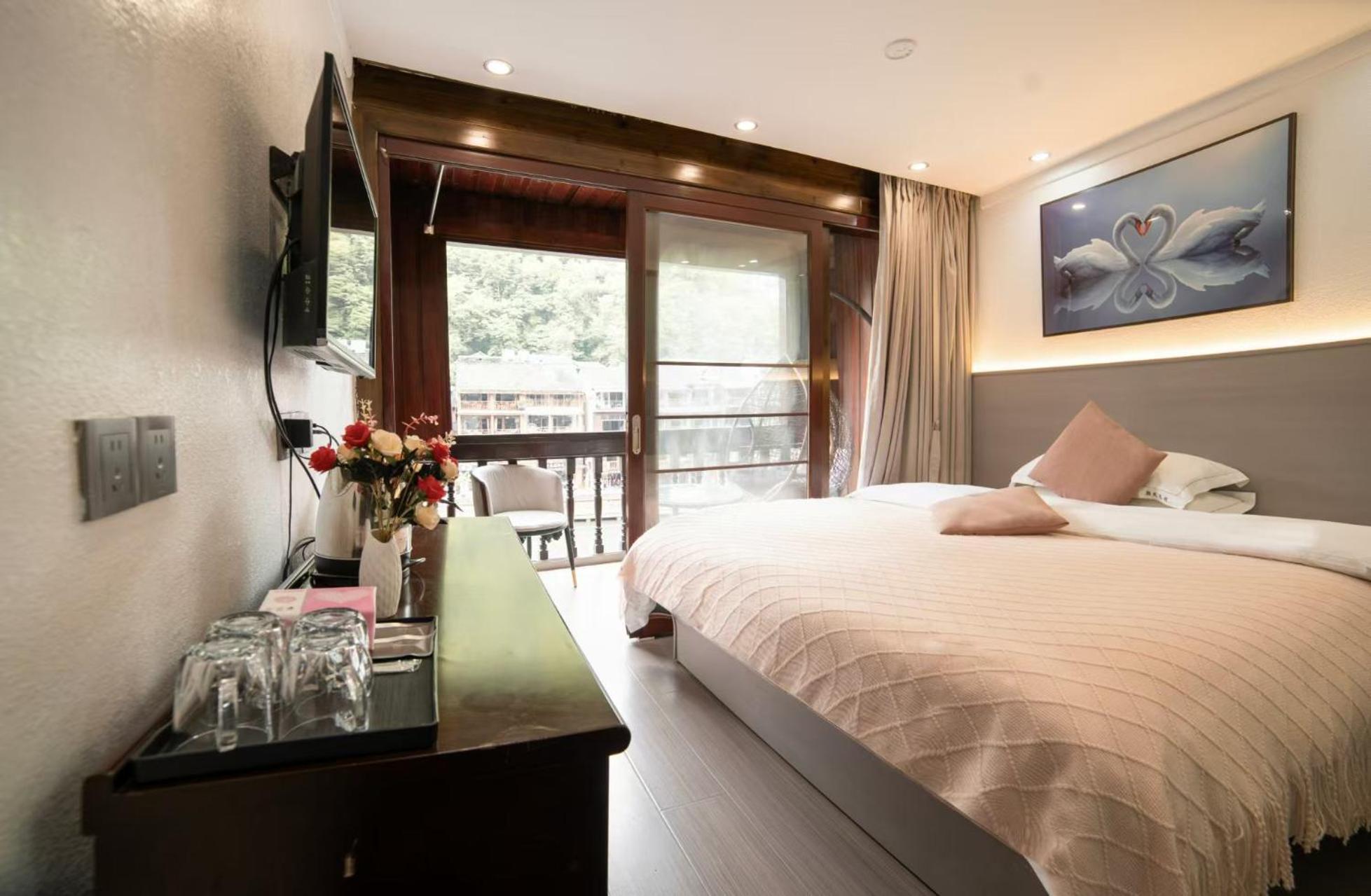 Fenghuang Ancient Town Lazy Cat Riverside Inn Экстерьер фото