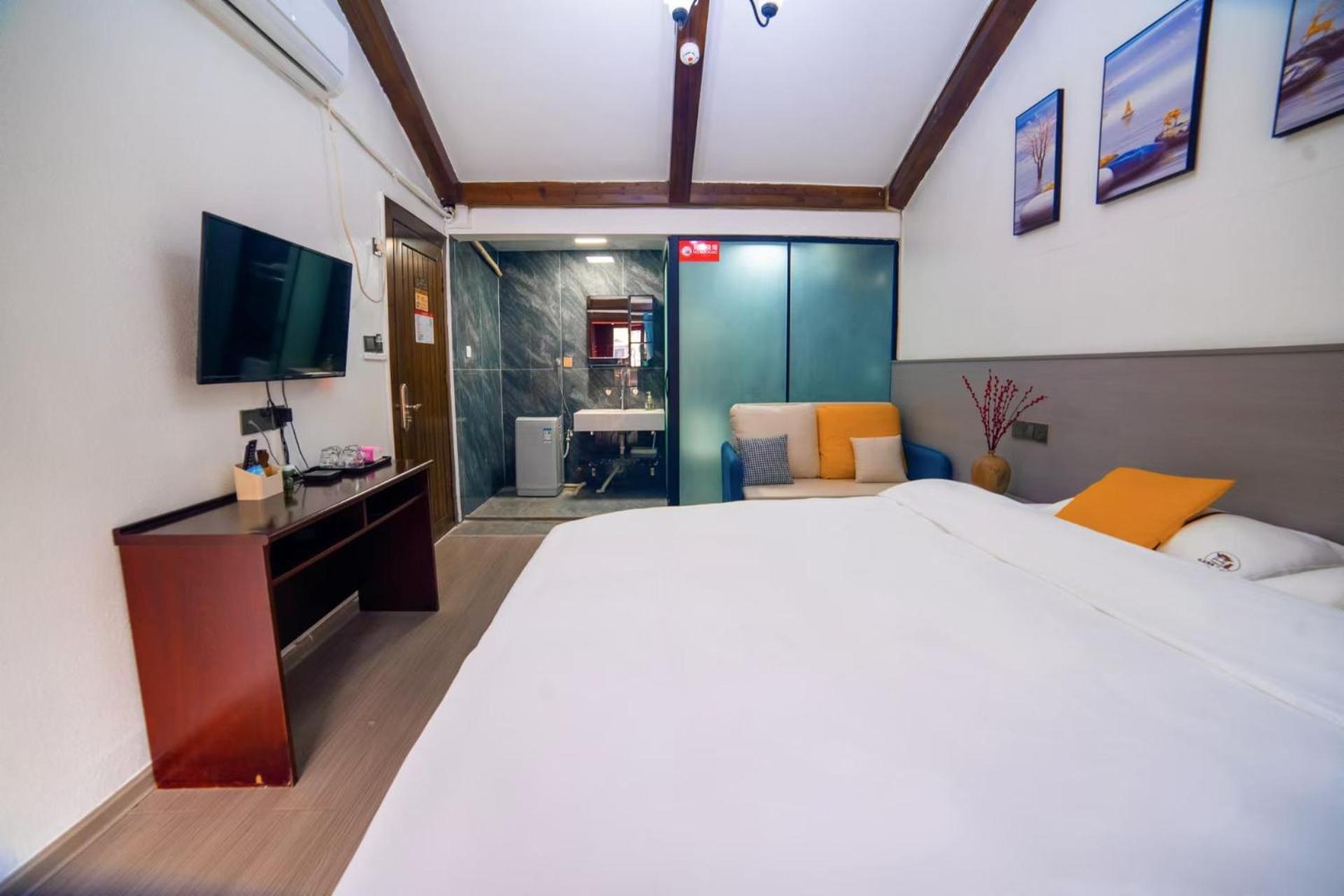 Fenghuang Ancient Town Lazy Cat Riverside Inn Экстерьер фото