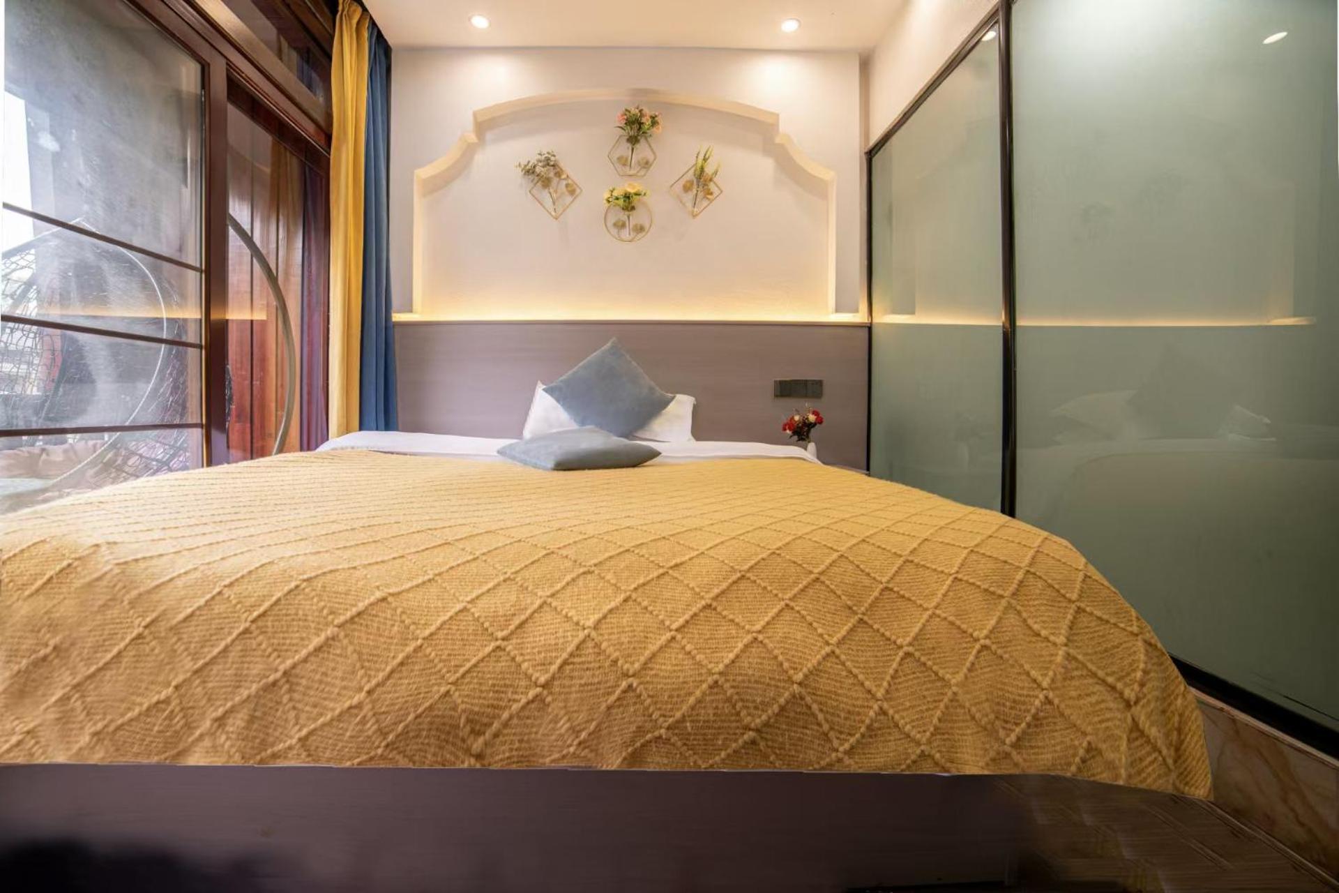Fenghuang Ancient Town Lazy Cat Riverside Inn Экстерьер фото