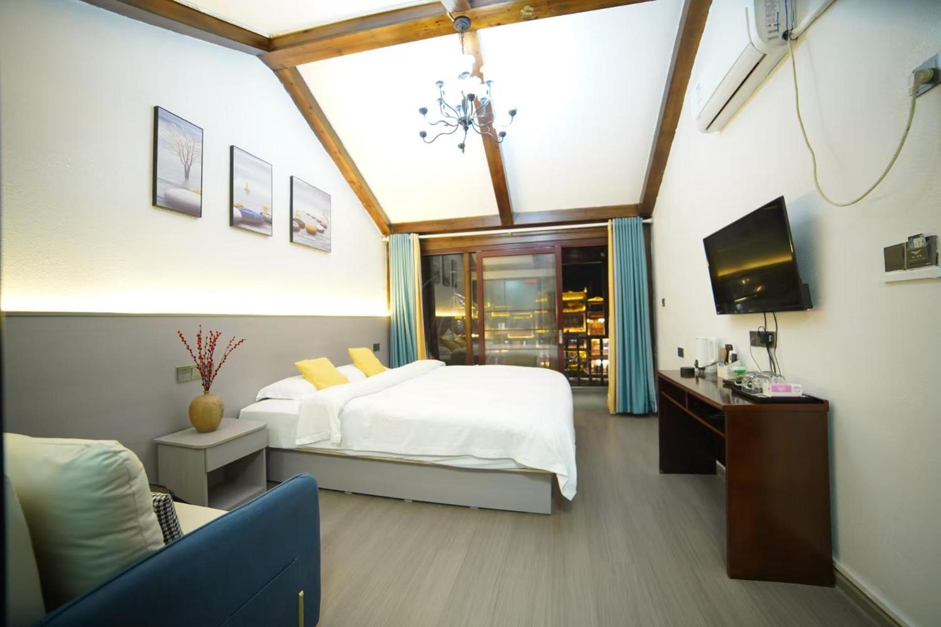 Fenghuang Ancient Town Lazy Cat Riverside Inn Экстерьер фото