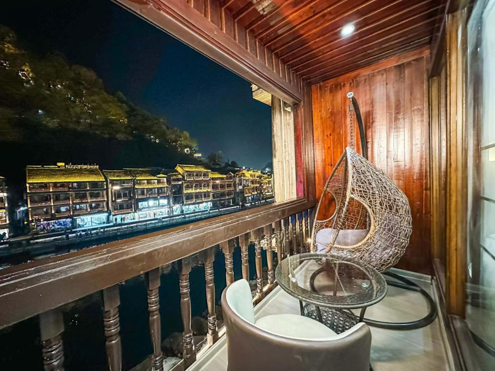 Fenghuang Ancient Town Lazy Cat Riverside Inn Экстерьер фото