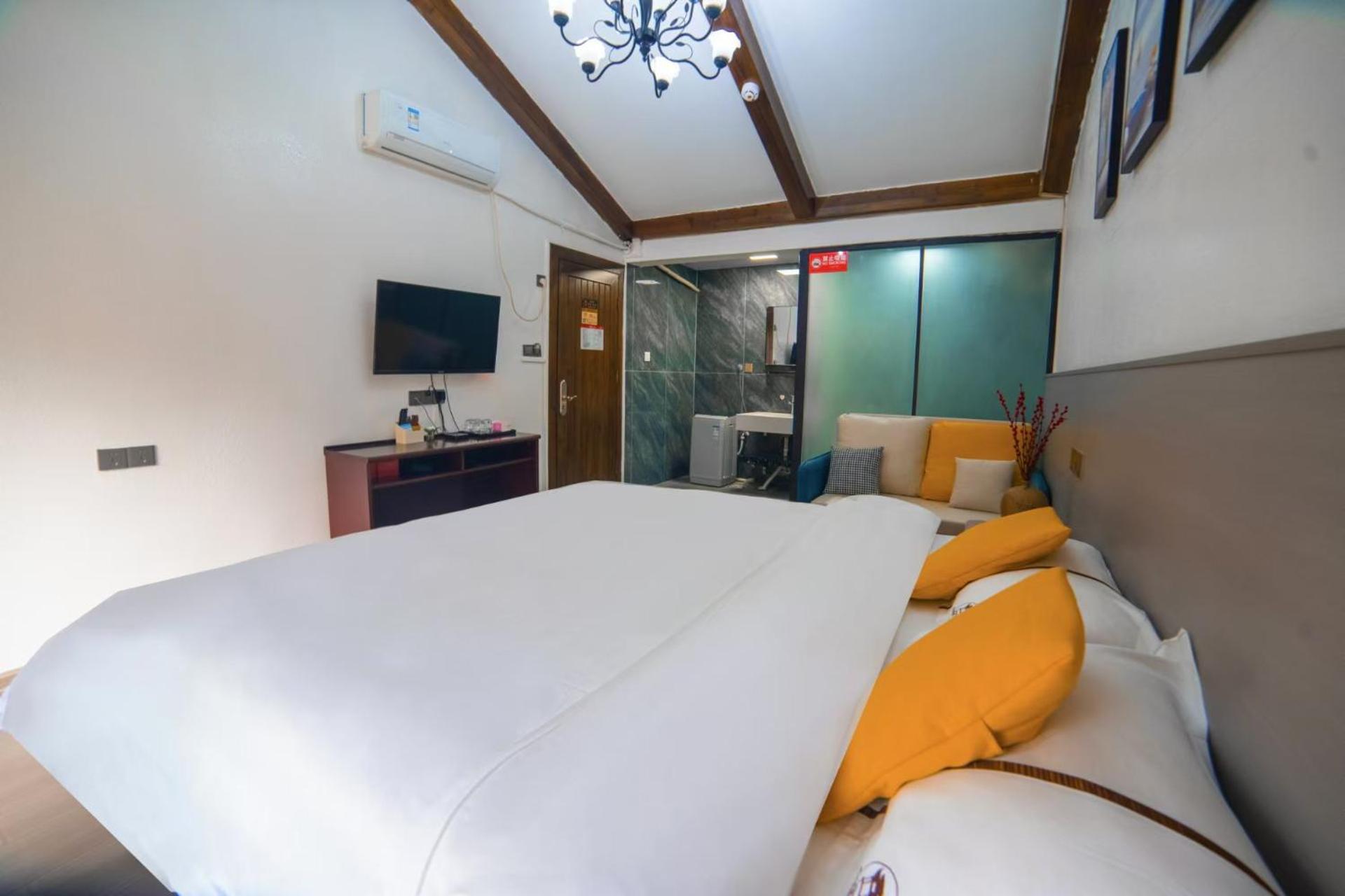 Fenghuang Ancient Town Lazy Cat Riverside Inn Экстерьер фото
