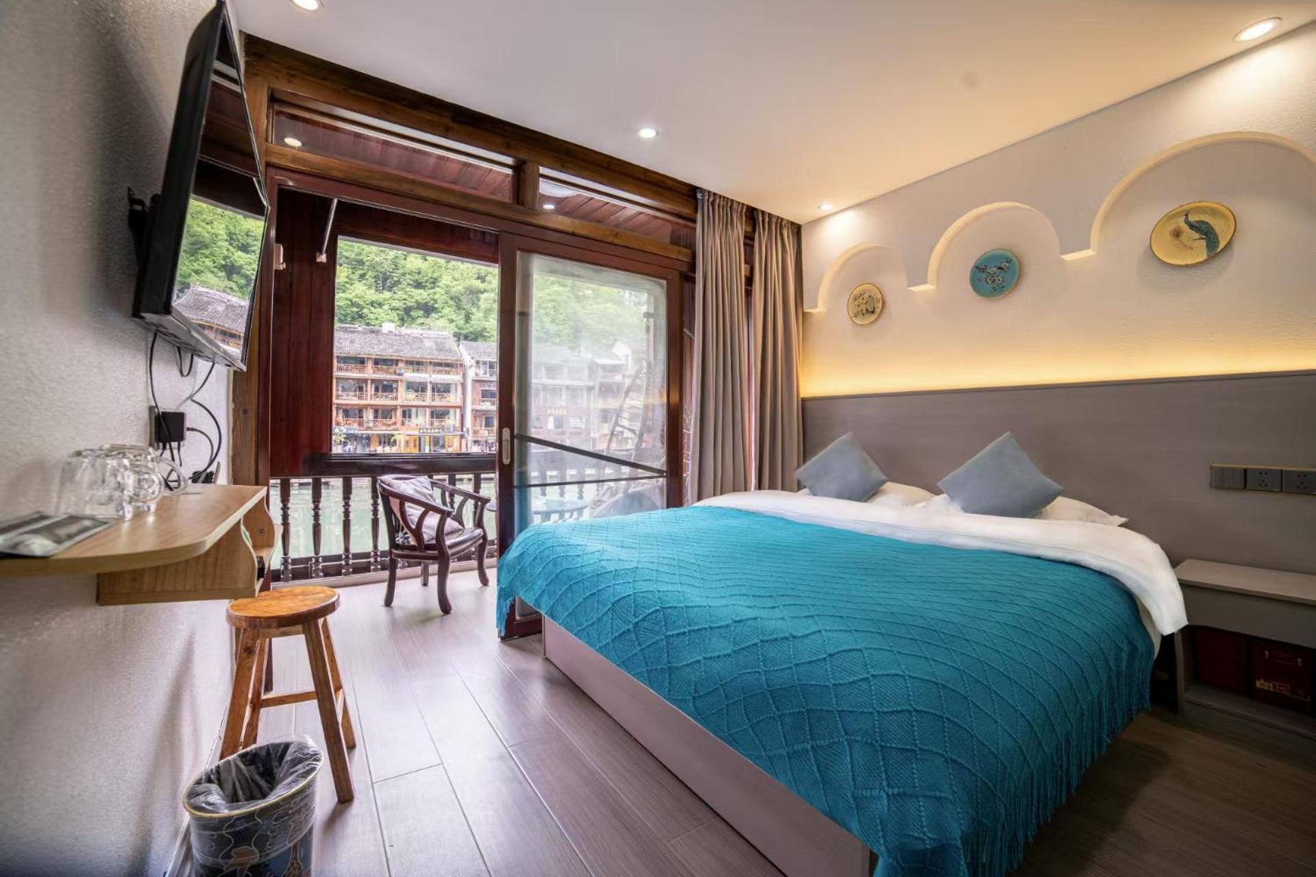 Fenghuang Ancient Town Lazy Cat Riverside Inn Экстерьер фото