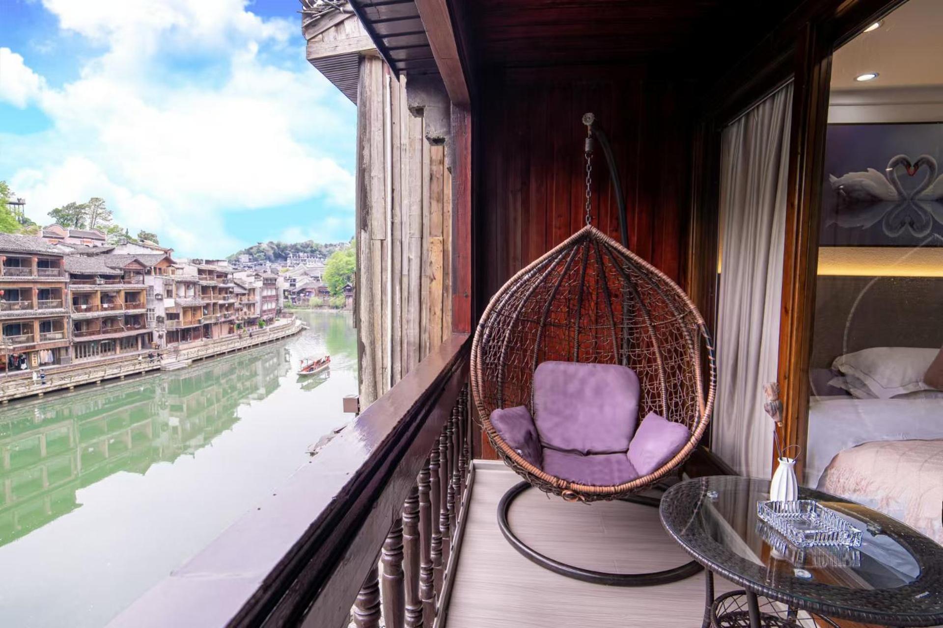 Fenghuang Ancient Town Lazy Cat Riverside Inn Экстерьер фото