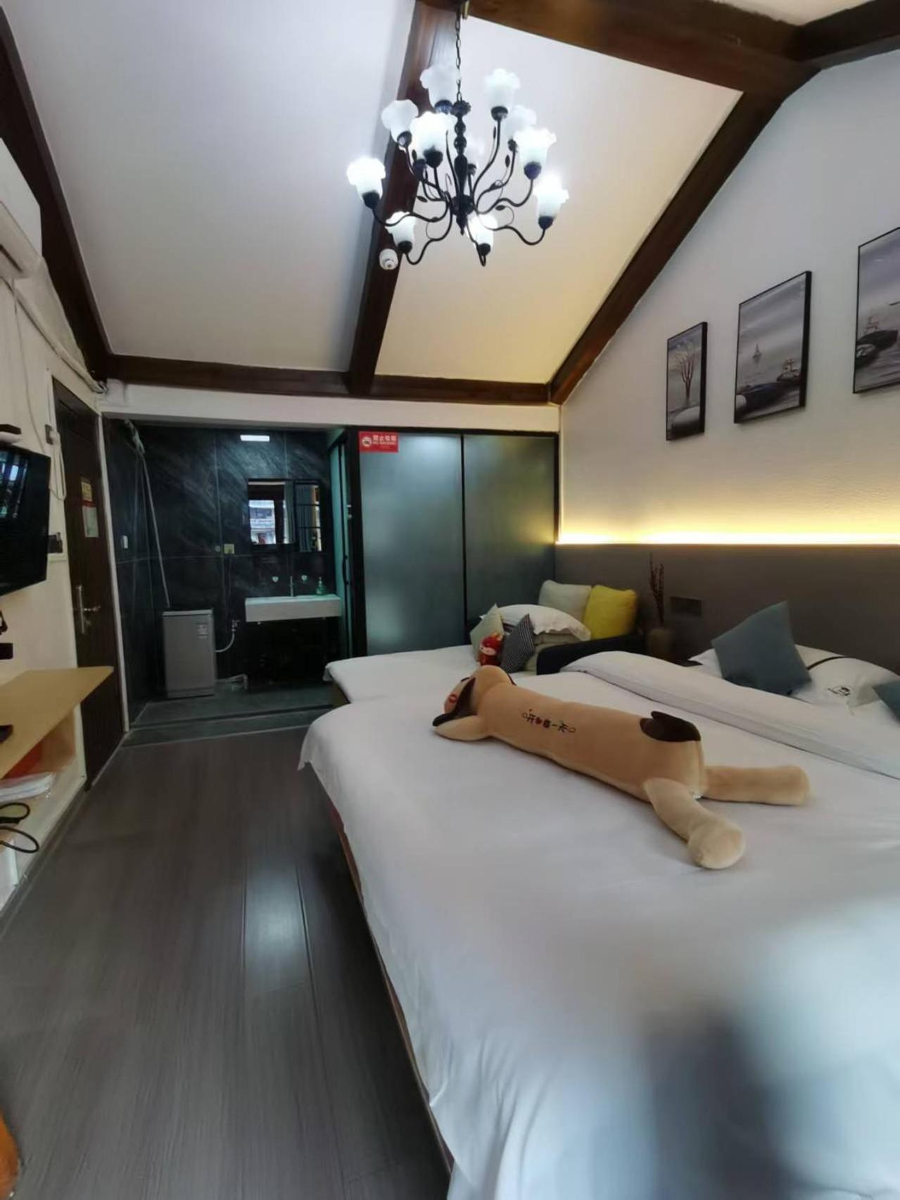 Fenghuang Ancient Town Lazy Cat Riverside Inn Экстерьер фото