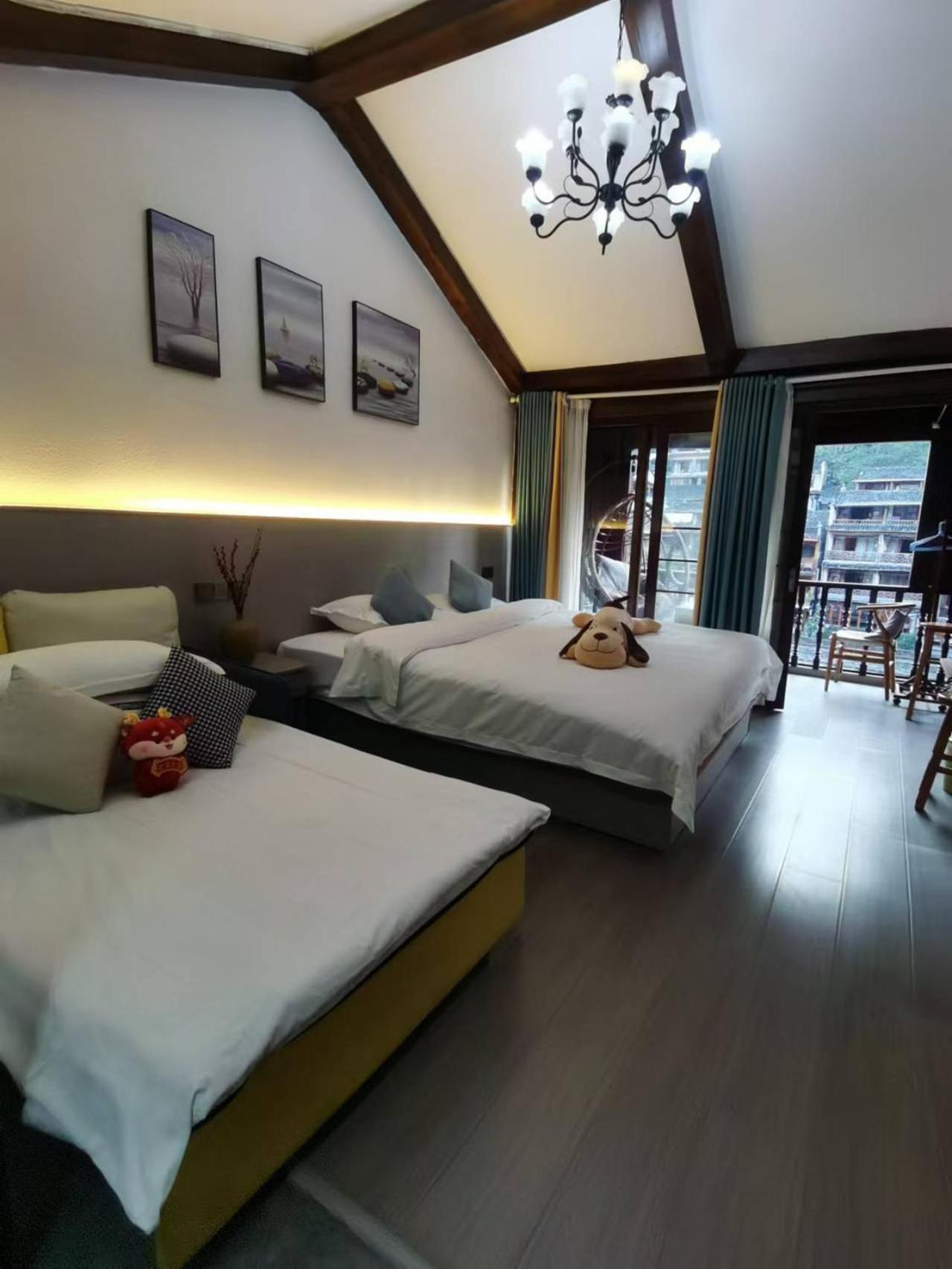 Fenghuang Ancient Town Lazy Cat Riverside Inn Экстерьер фото