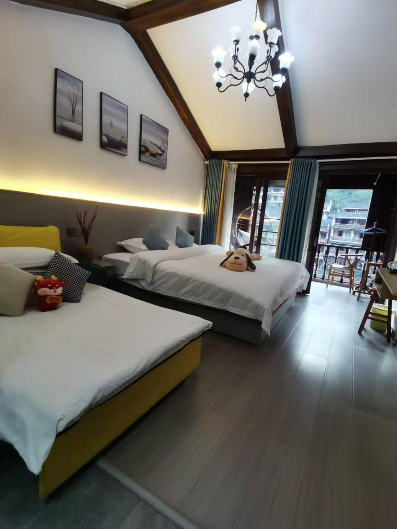 Fenghuang Ancient Town Lazy Cat Riverside Inn Экстерьер фото