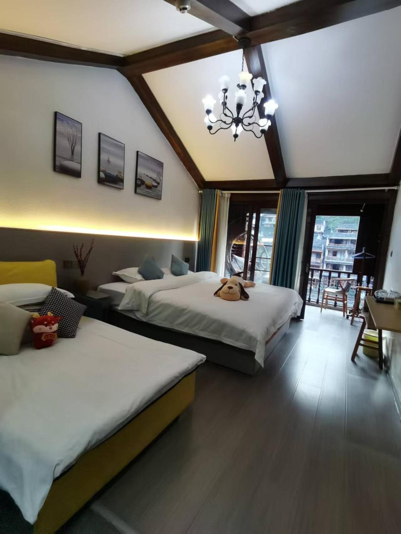 Fenghuang Ancient Town Lazy Cat Riverside Inn Экстерьер фото